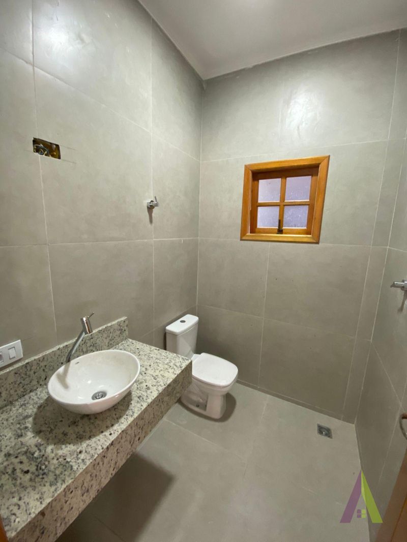 Casa Térrea Alto Padrão Próximo ao Centro de São Roque! 