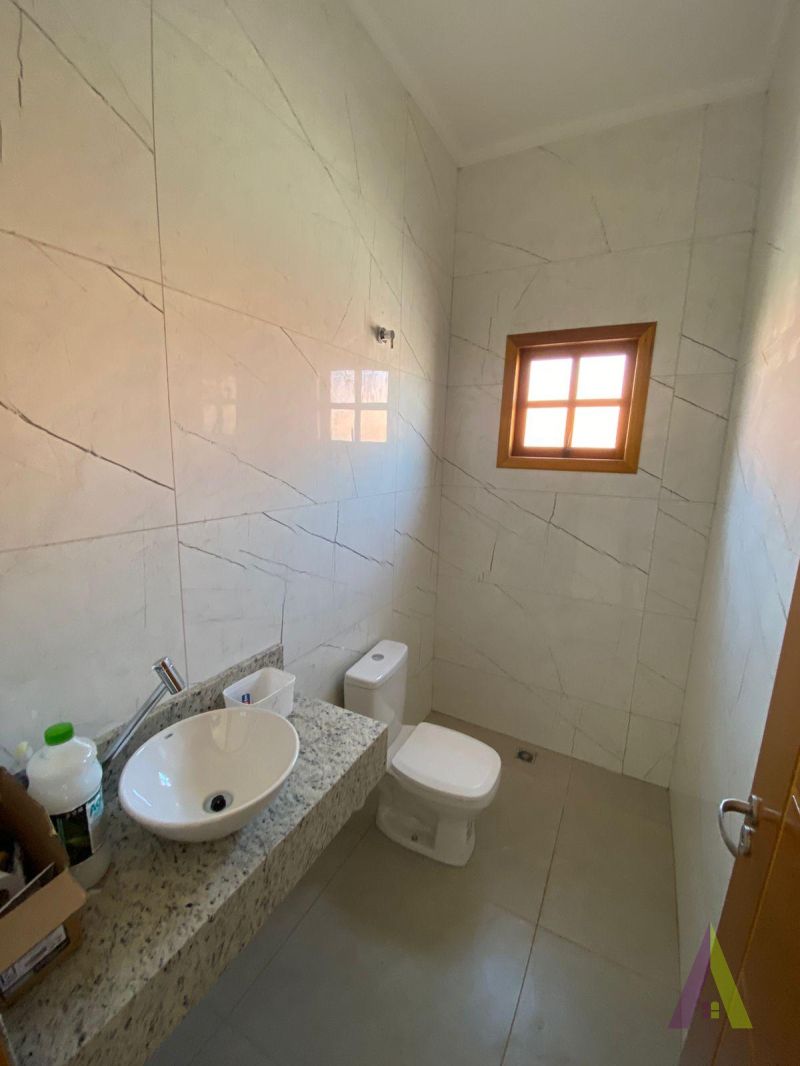 Casa Térrea Alto Padrão Próximo ao Centro de São Roque! 