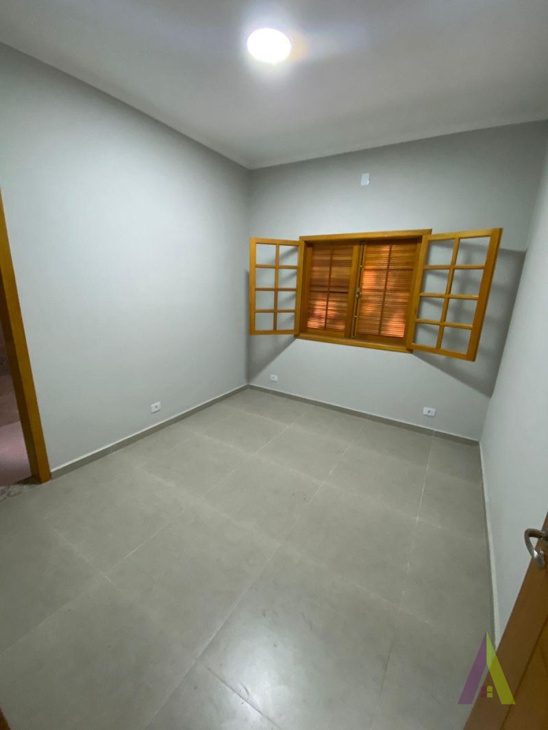 Casa Térrea Alto Padrão Próximo ao Centro de São Roque! 
