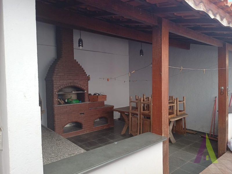 Casa Térrea no Centro de São Roque!