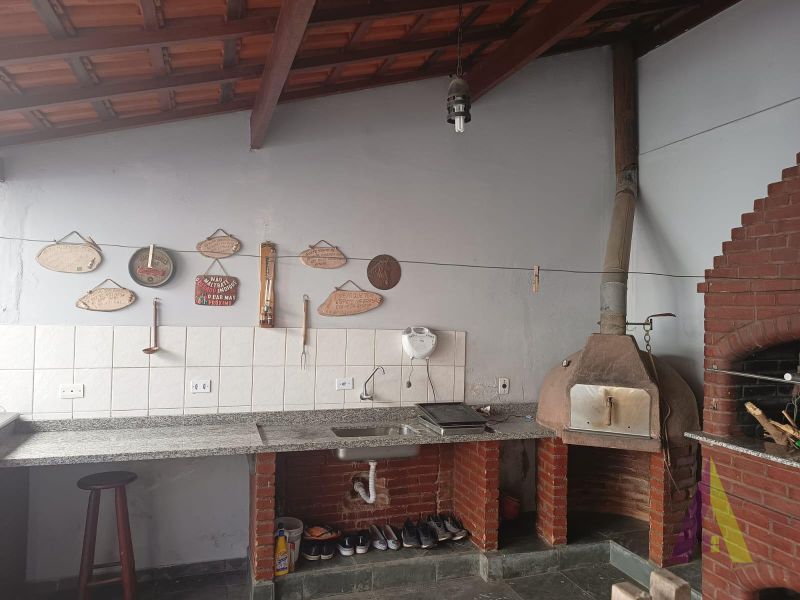 Casa Térrea no Centro de São Roque!