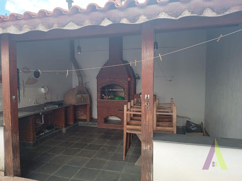 Casa Térrea no Centro de São Roque!