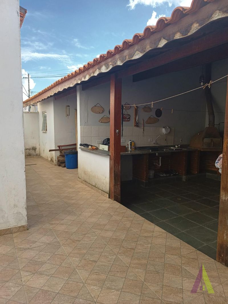 Casa Térrea no Centro de São Roque!