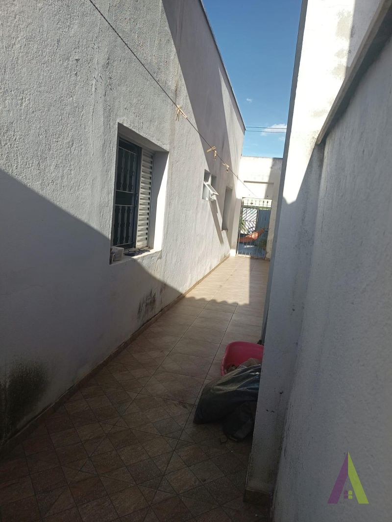 Casa Térrea no Centro de São Roque!