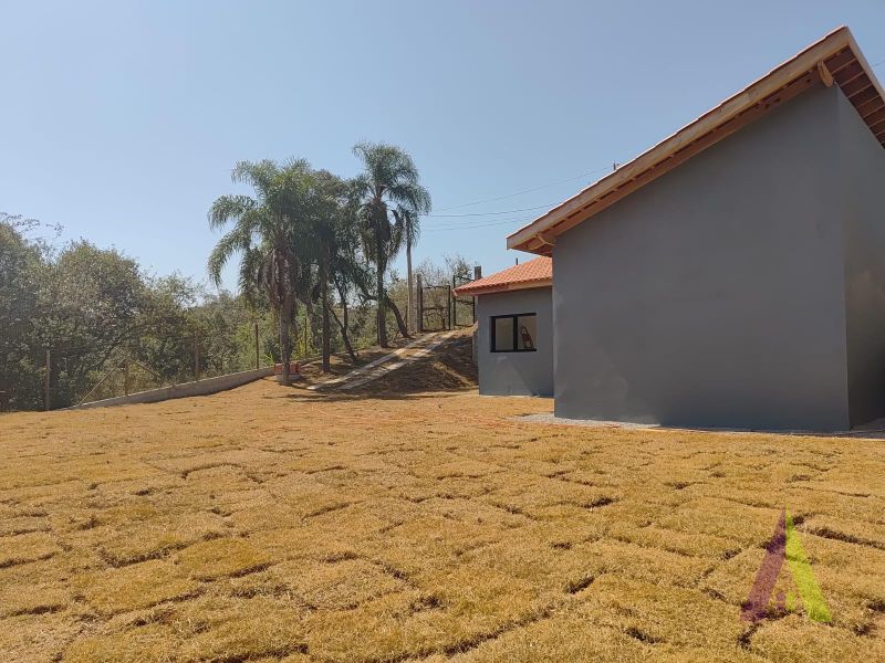 Casa Nova Térrea com Design Moderno em Ibiuna!
