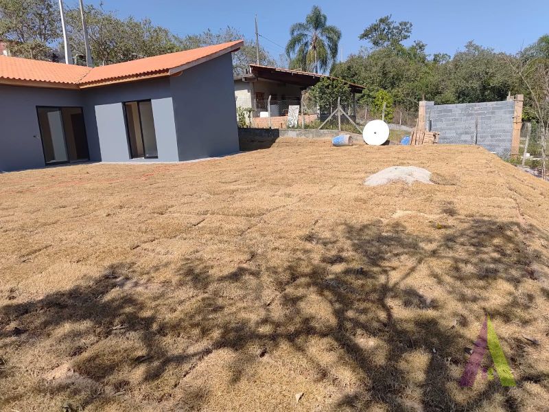 Casa Nova Térrea com Design Moderno em Ibiuna!