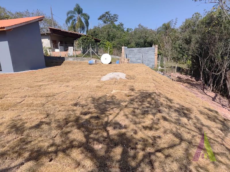 Casa Nova Térrea com Design Moderno em Ibiuna!