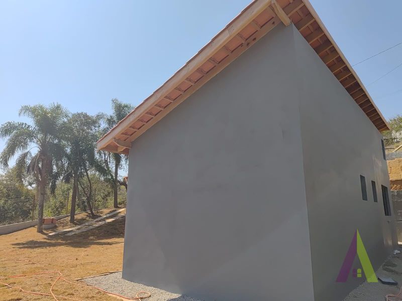 Casa Nova Térrea com Design Moderno em Ibiuna!