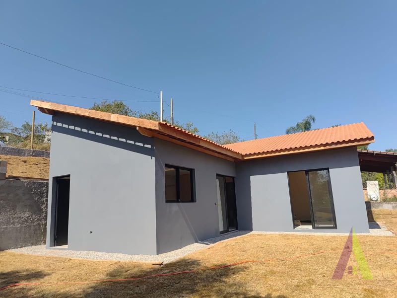 Casa Nova Térrea com Design Moderno em Ibiuna!