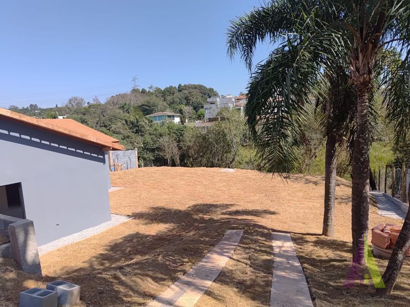 Casa Nova Térrea com Design Moderno em Ibiuna!