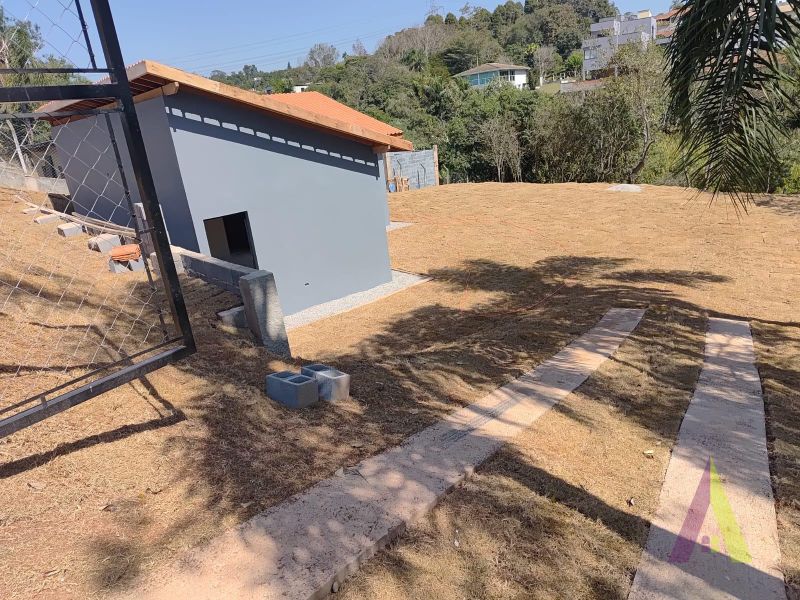 Casa Nova Térrea com Design Moderno em Ibiuna!