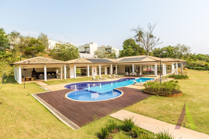 Sobrado em Condomínio Clube em São Roque! 