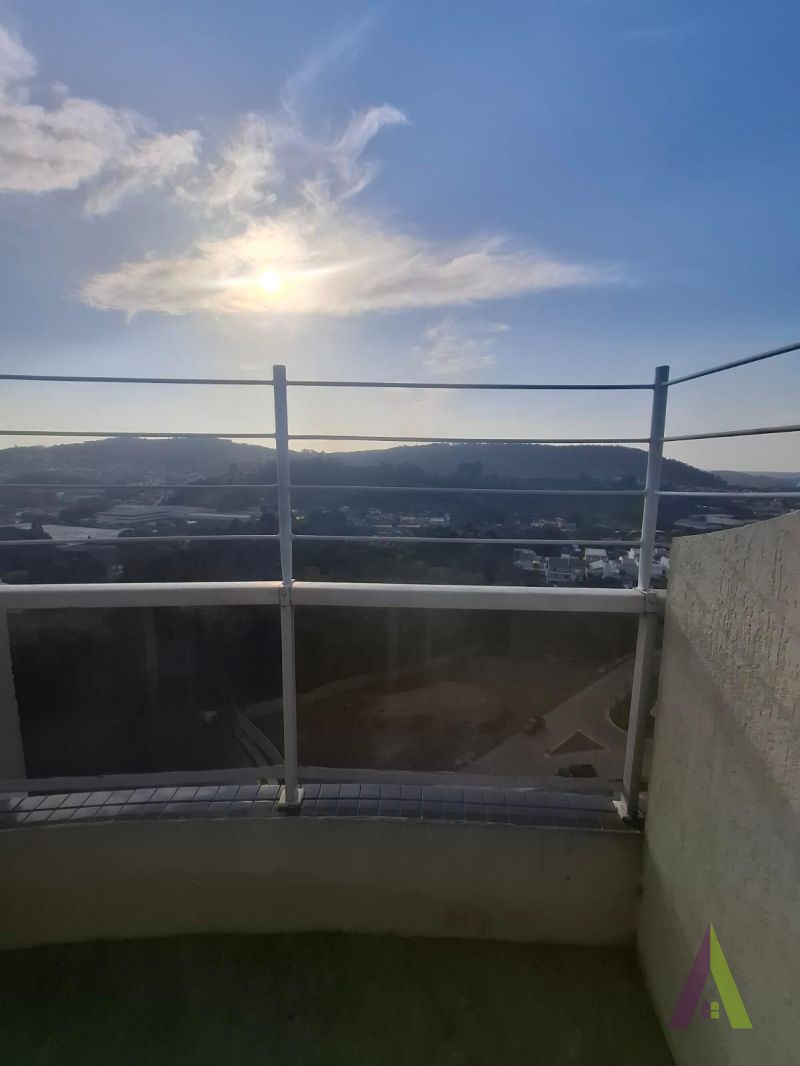 Apartamento Triplex em Condomínio de Alto Padrão de São Roque!