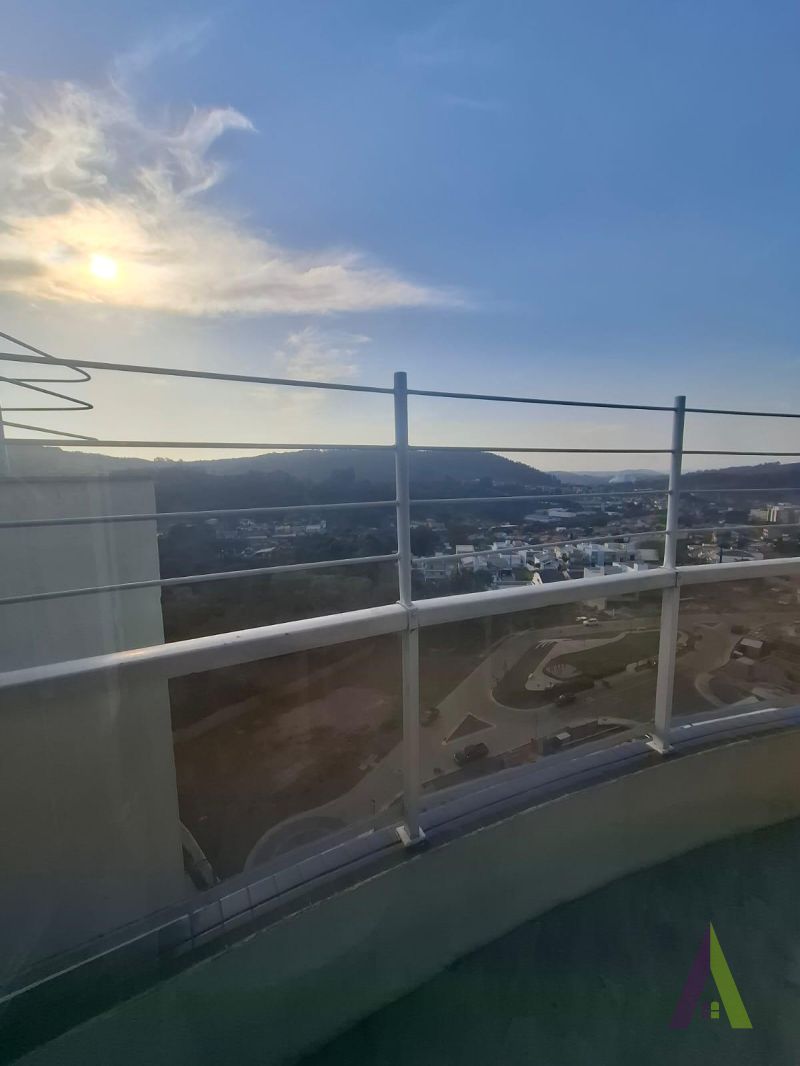 Apartamento Triplex em Condomínio de Alto Padrão de São Roque!