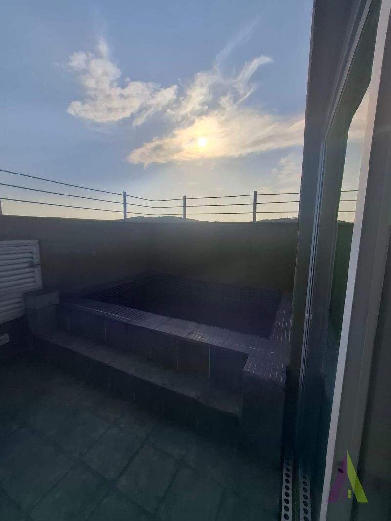 Apartamento Triplex em Condomínio de Alto Padrão de São Roque!