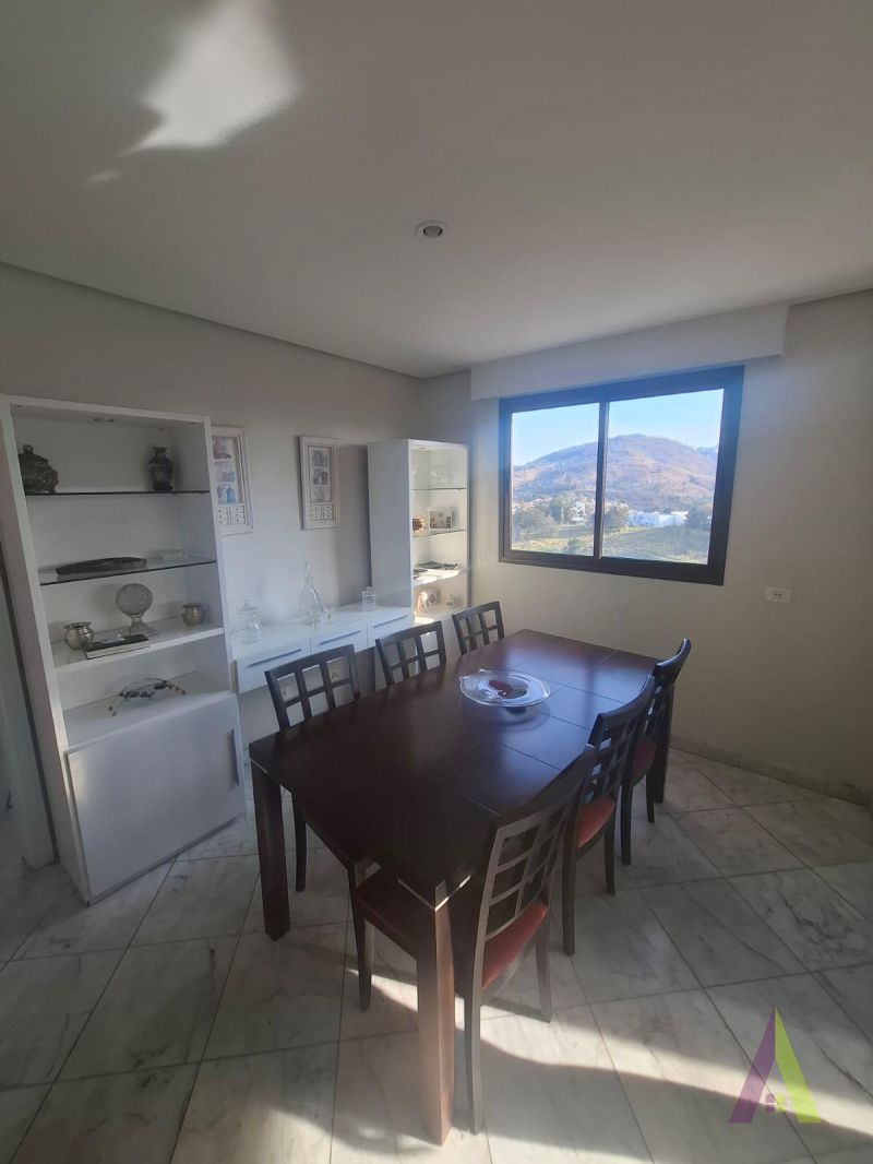 Apartamento Triplex em Condomínio de Alto Padrão de São Roque!