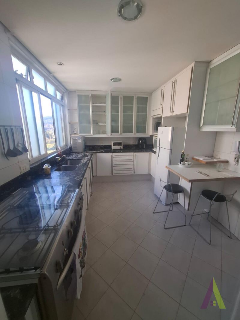 Apartamento Triplex em Condomínio de Alto Padrão de São Roque!