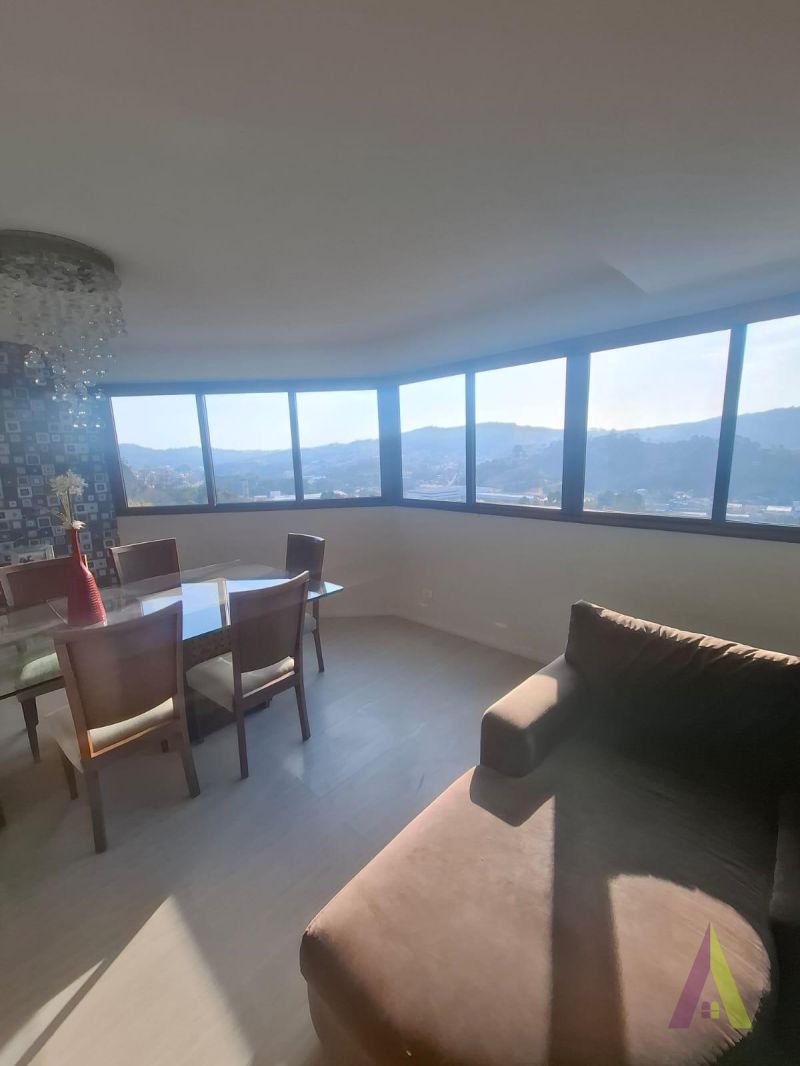 Apartamento Triplex em Condomínio de Alto Padrão de São Roque!