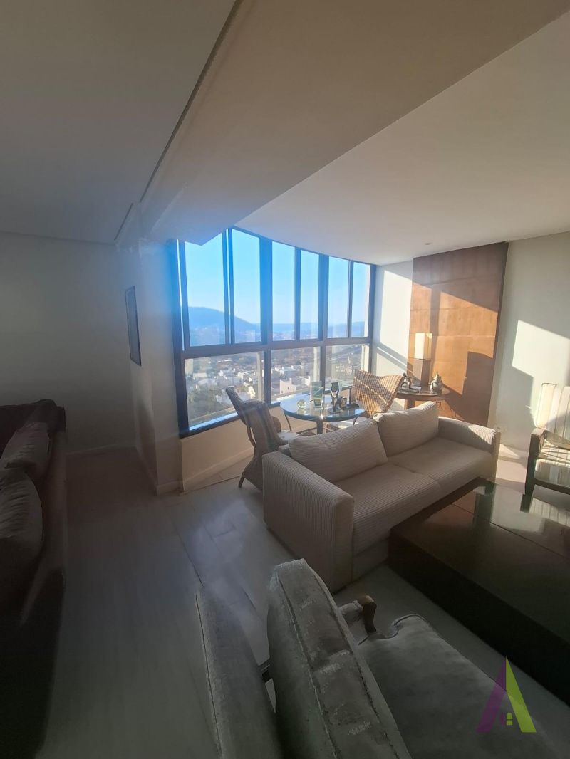 Apartamento Triplex em Condomínio de Alto Padrão de São Roque!