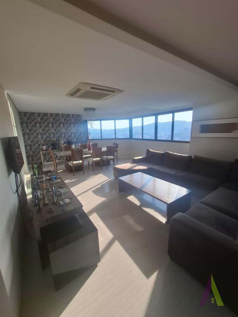 Apartamento Triplex em Condomínio de Alto Padrão de São Roque!