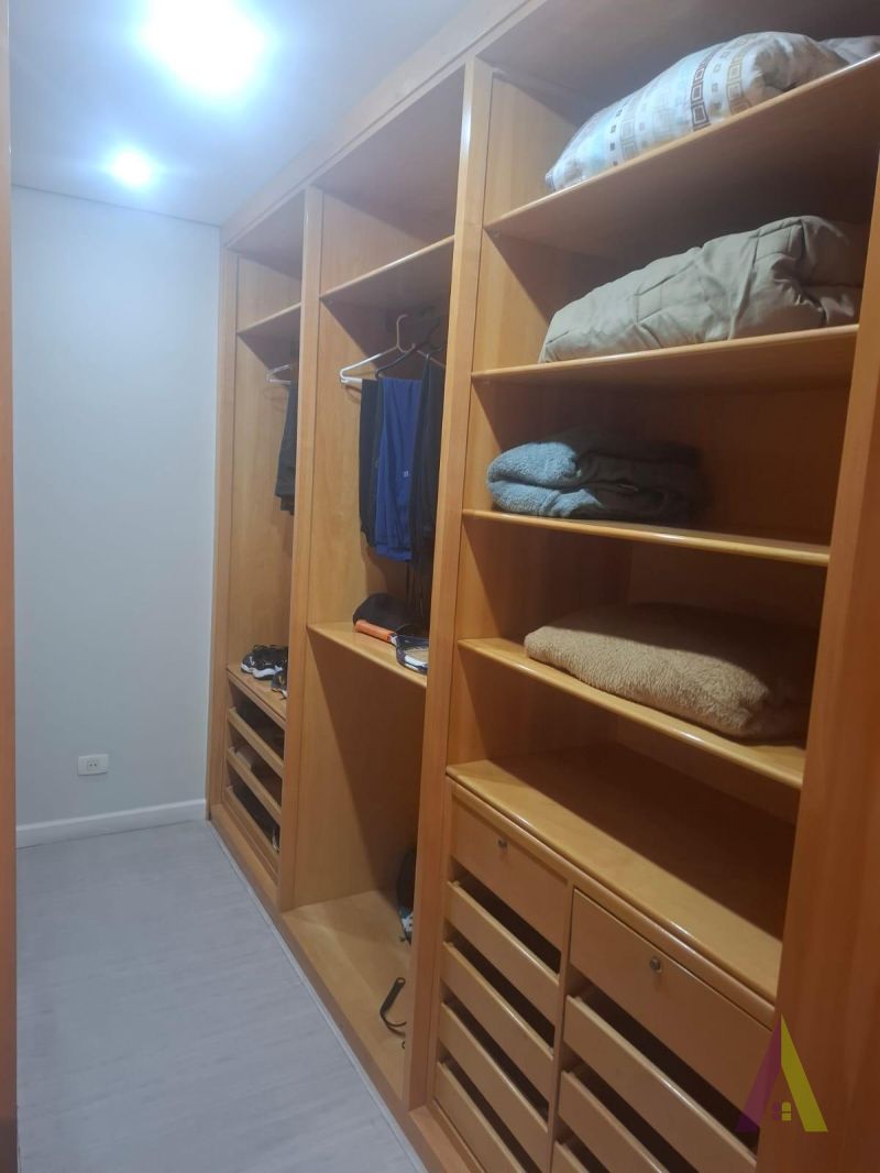 Apartamento Triplex em Condomínio de Alto Padrão de São Roque!