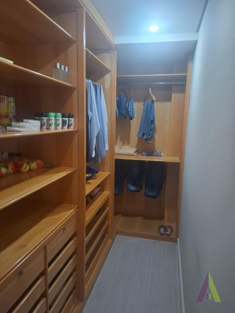 Apartamento Triplex em Condomínio de Alto Padrão de São Roque!