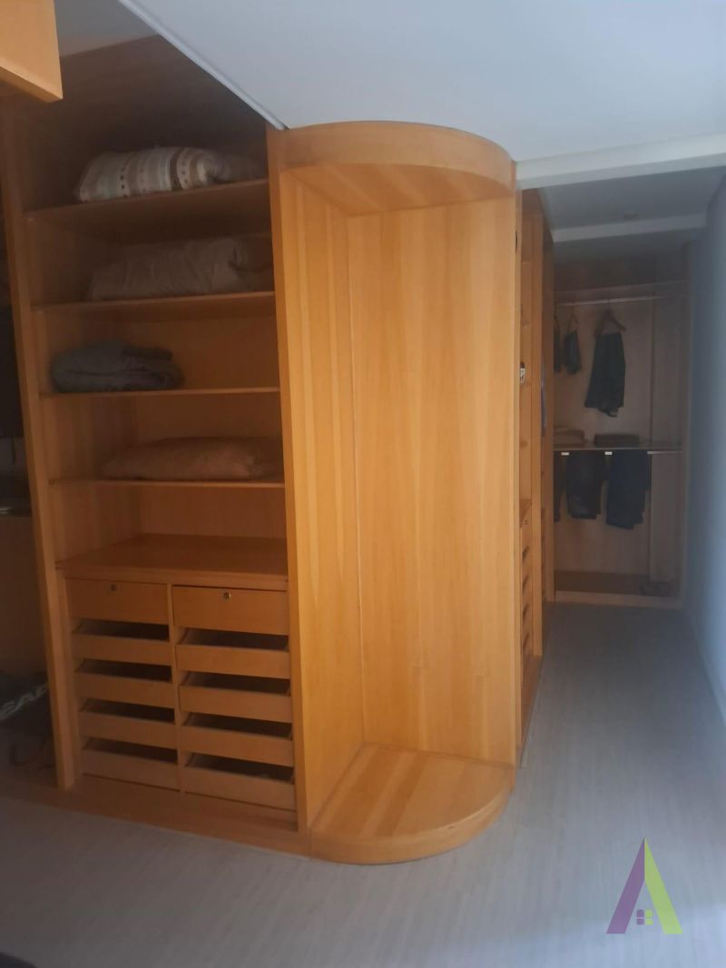 Apartamento Triplex em Condomínio de Alto Padrão de São Roque!