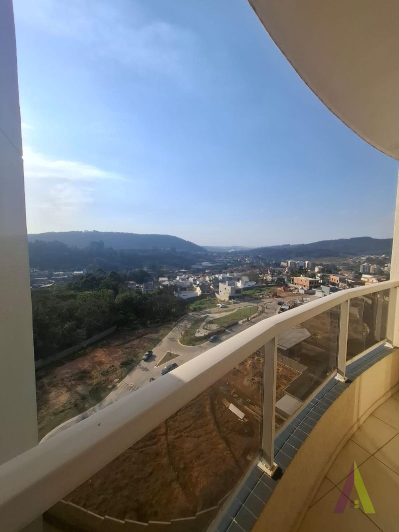 Apartamento Triplex em Condomínio de Alto Padrão de São Roque!