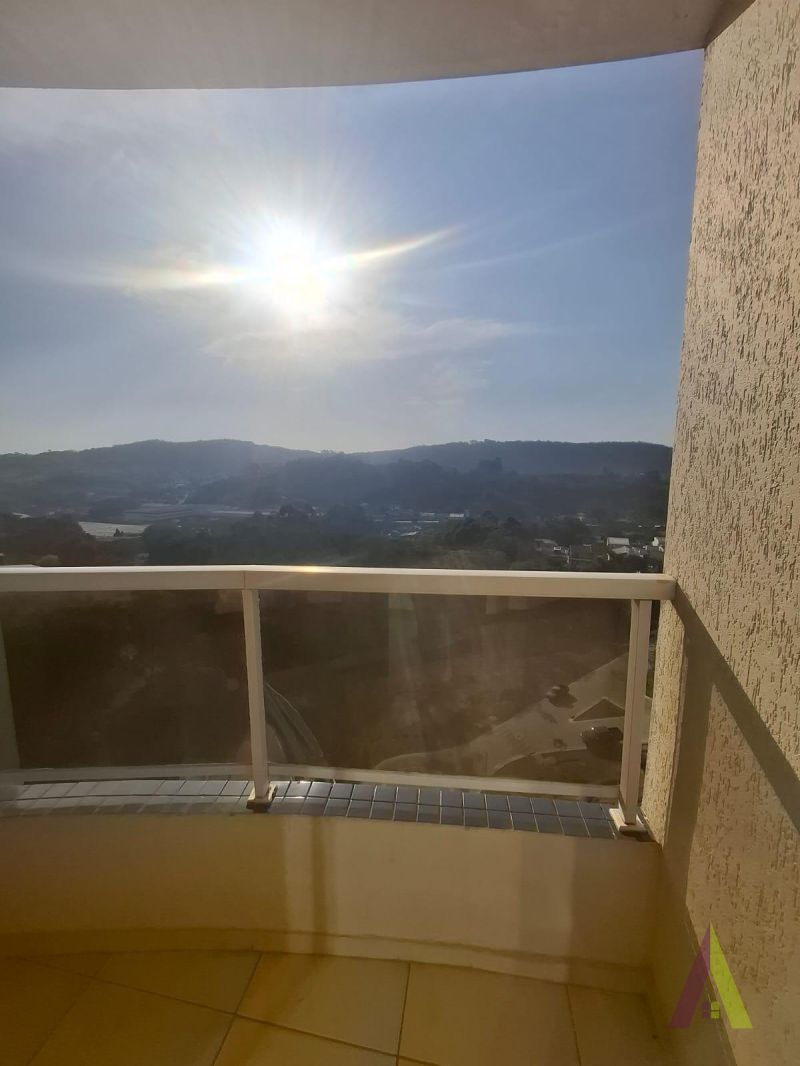 Apartamento Triplex em Condomínio de Alto Padrão de São Roque!