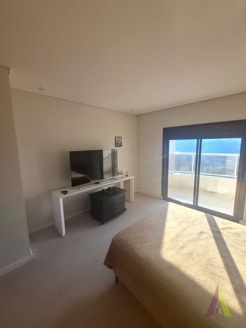 Apartamento Triplex em Condomínio de Alto Padrão de São Roque!