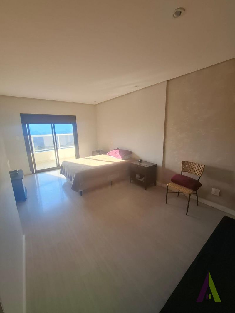 Apartamento Triplex em Condomínio de Alto Padrão de São Roque!