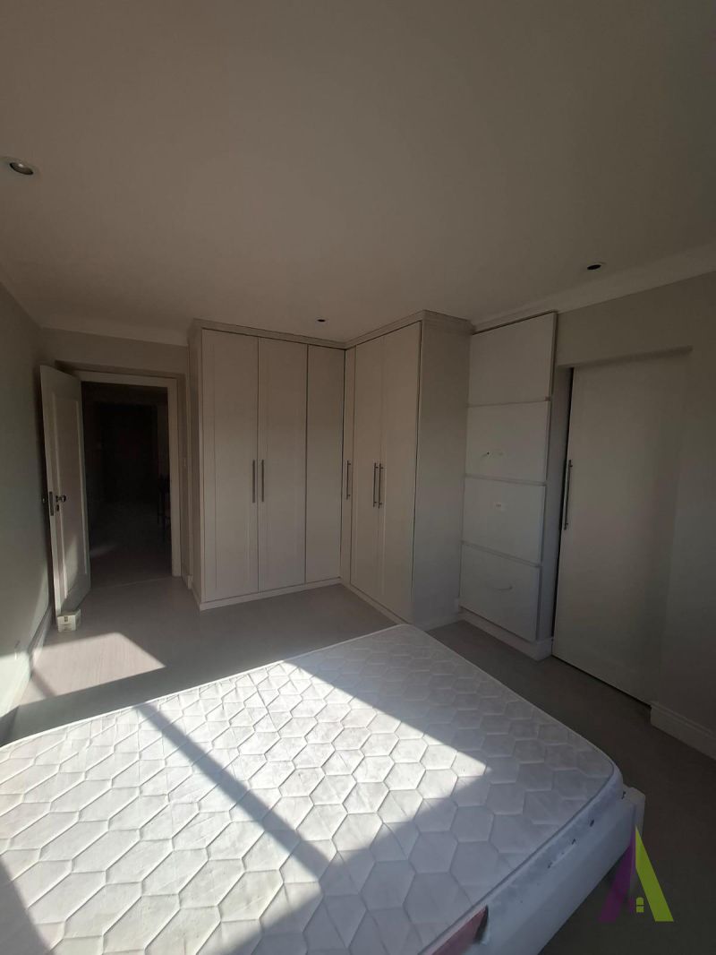 Apartamento Triplex em Condomínio de Alto Padrão de São Roque!