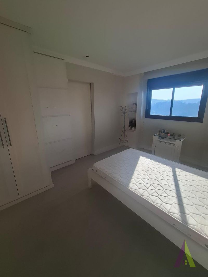 Apartamento Triplex em Condomínio de Alto Padrão de São Roque!