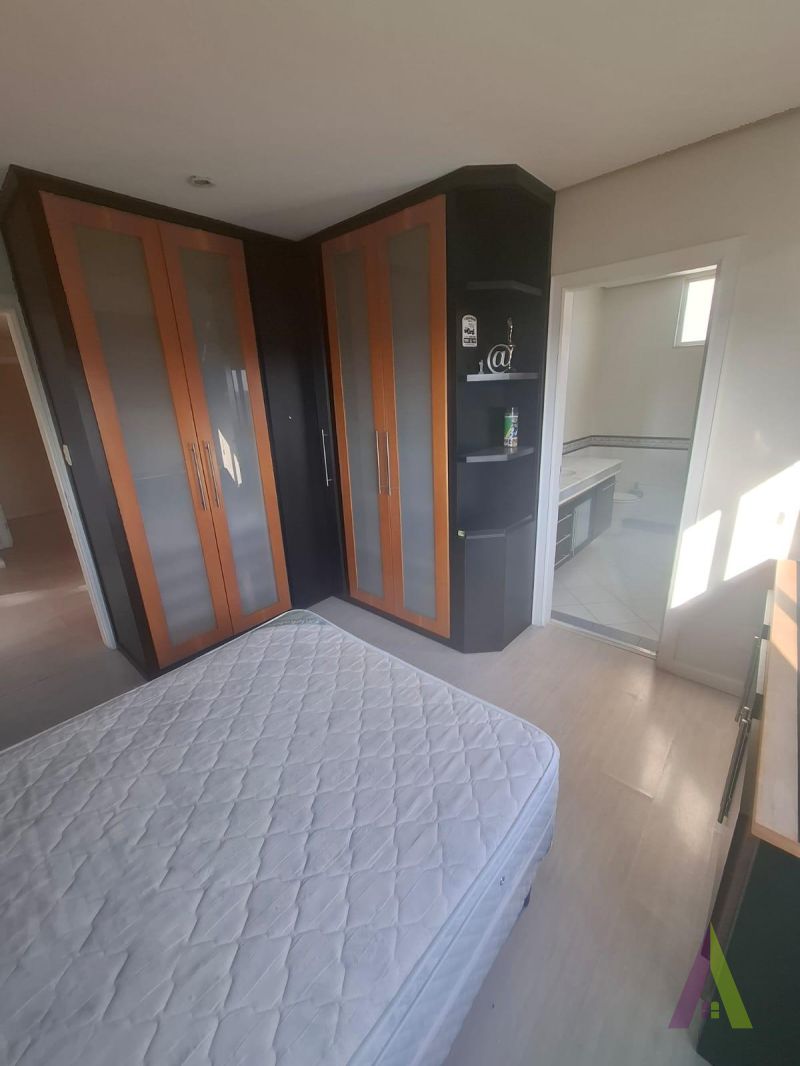Apartamento Triplex em Condomínio de Alto Padrão de São Roque!