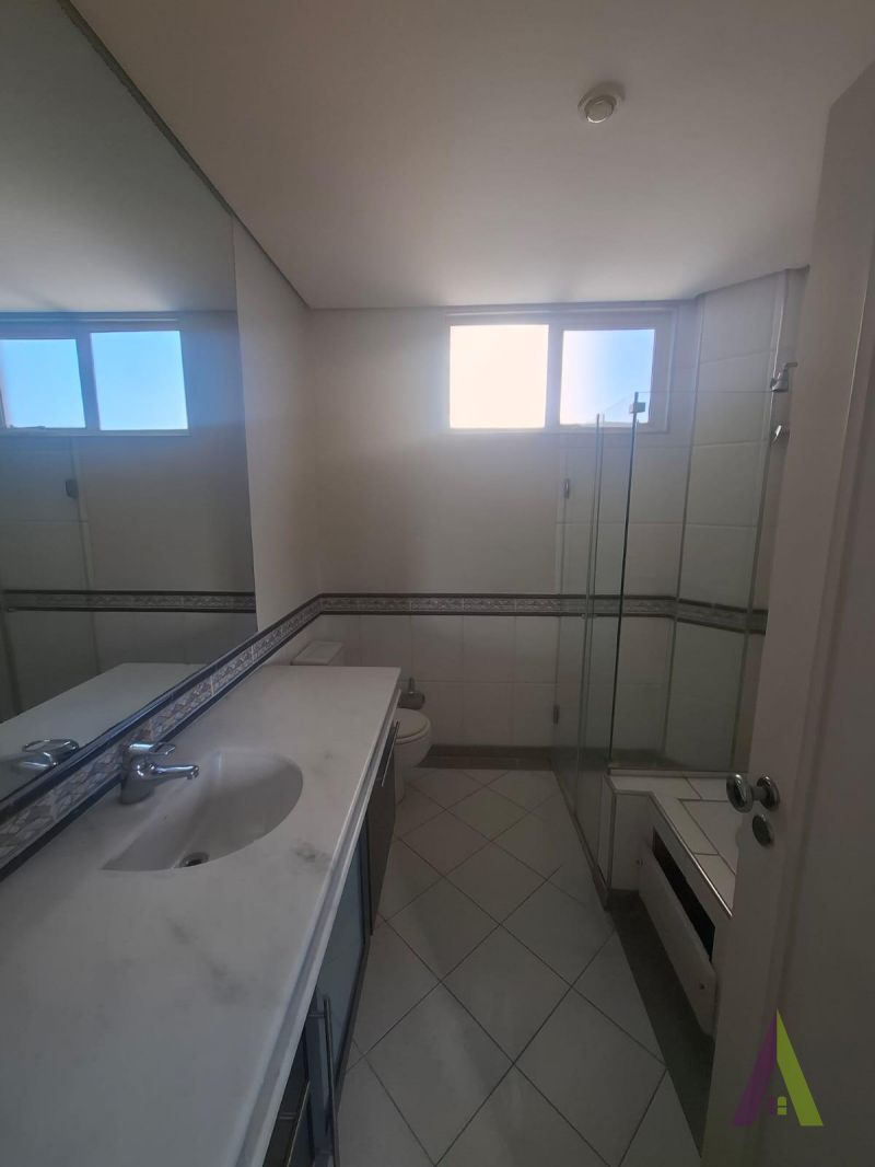Apartamento Triplex em Condomínio de Alto Padrão de São Roque!