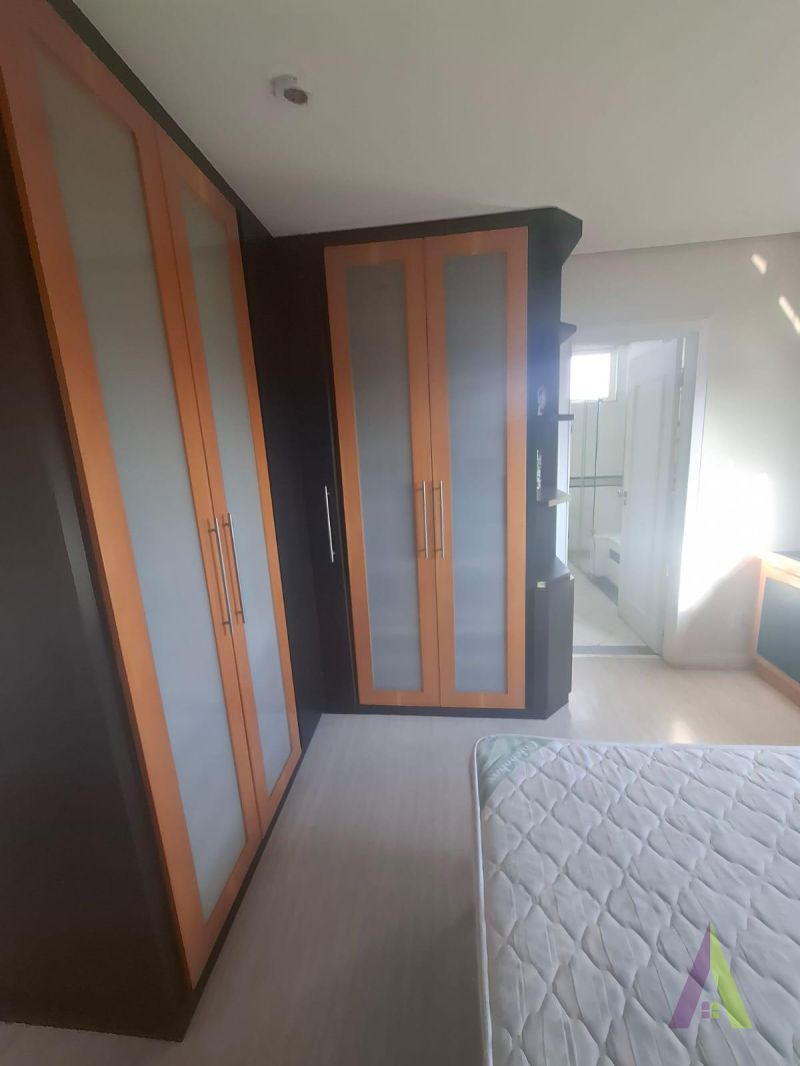 Apartamento Triplex em Condomínio de Alto Padrão de São Roque!