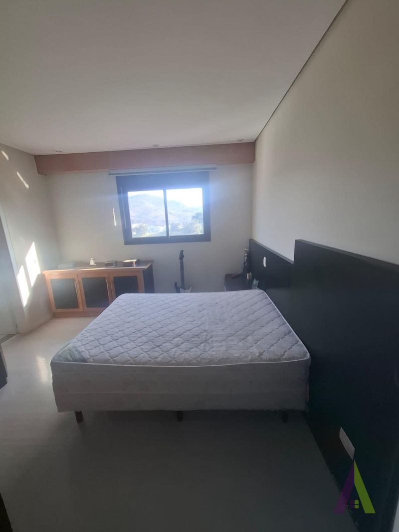 Apartamento Triplex em Condomínio de Alto Padrão de São Roque!