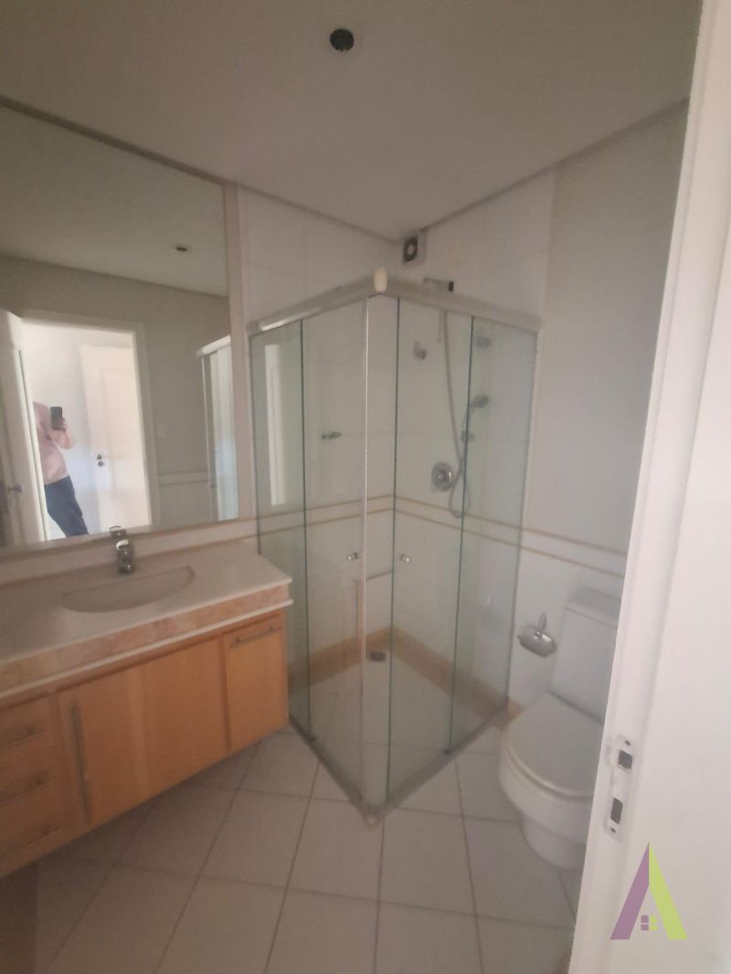 Apartamento Triplex em Condomínio de Alto Padrão de São Roque!