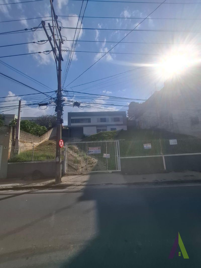 Casa Comercial ou Residencial ampla no Centro de São Roque!