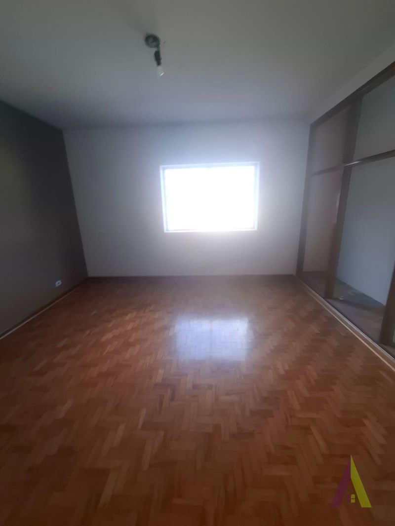 Casa Comercial ou Residencial ampla no Centro de São Roque!