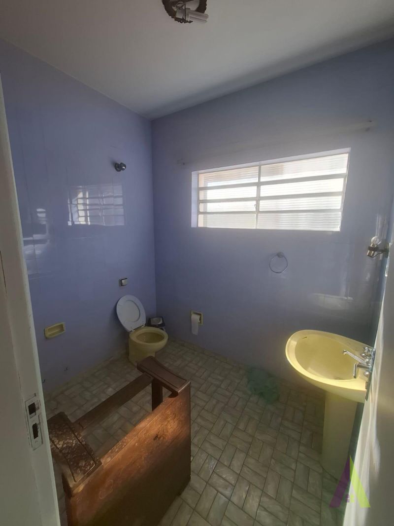 Casa Comercial ou Residencial ampla no Centro de São Roque!