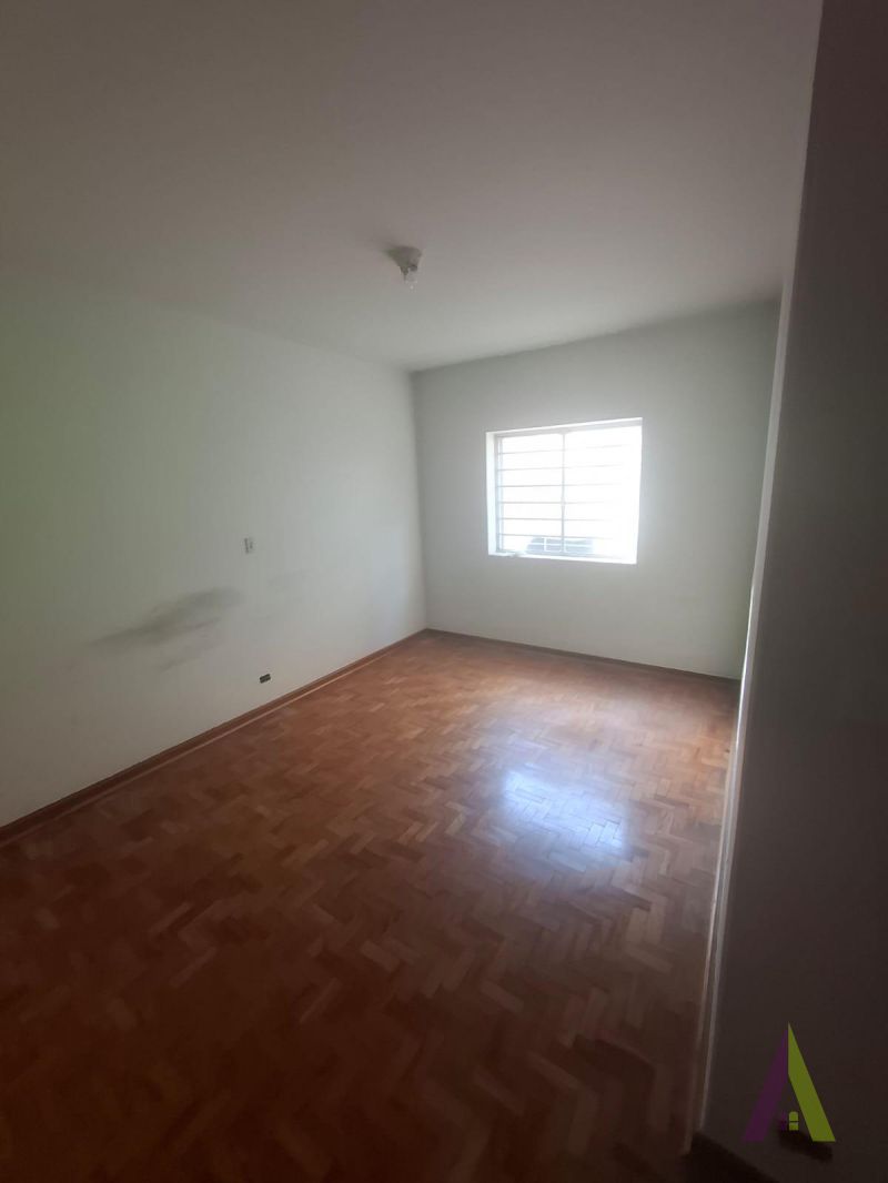 Casa Comercial ou Residencial ampla no Centro de São Roque!