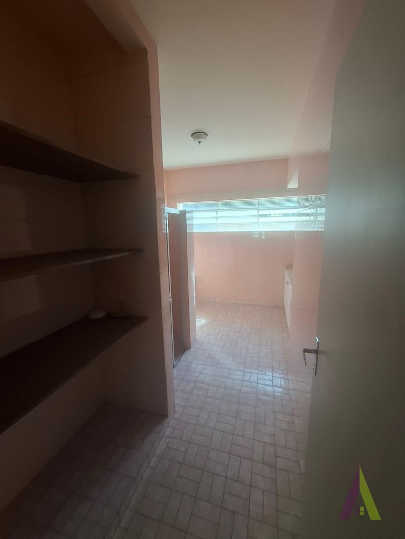 Casa Comercial ou Residencial ampla no Centro de São Roque!