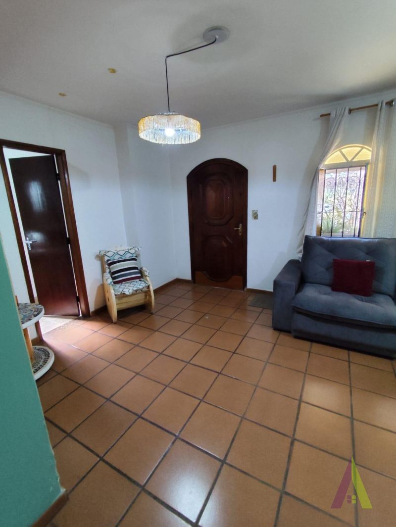 Casa Térrea Próximo ao Centro de São Roque! 