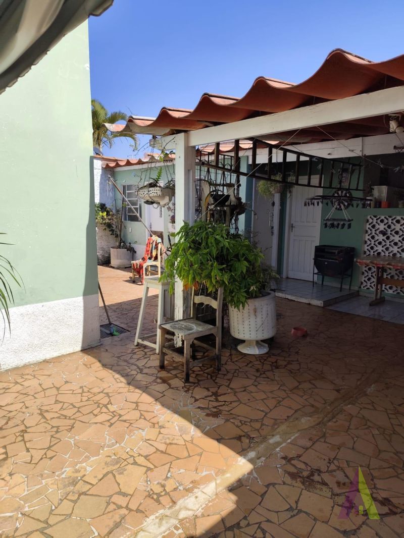 Casa Térrea Próximo ao Centro de São Roque! 