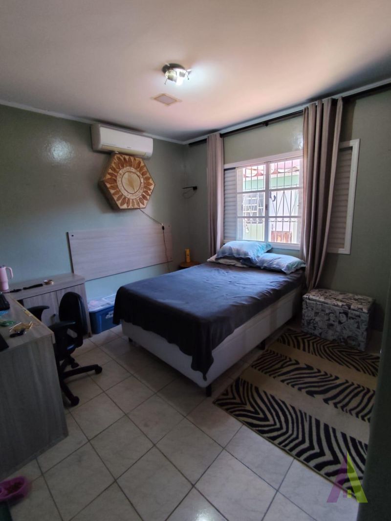 Casa Térrea Próximo ao Centro de São Roque! 