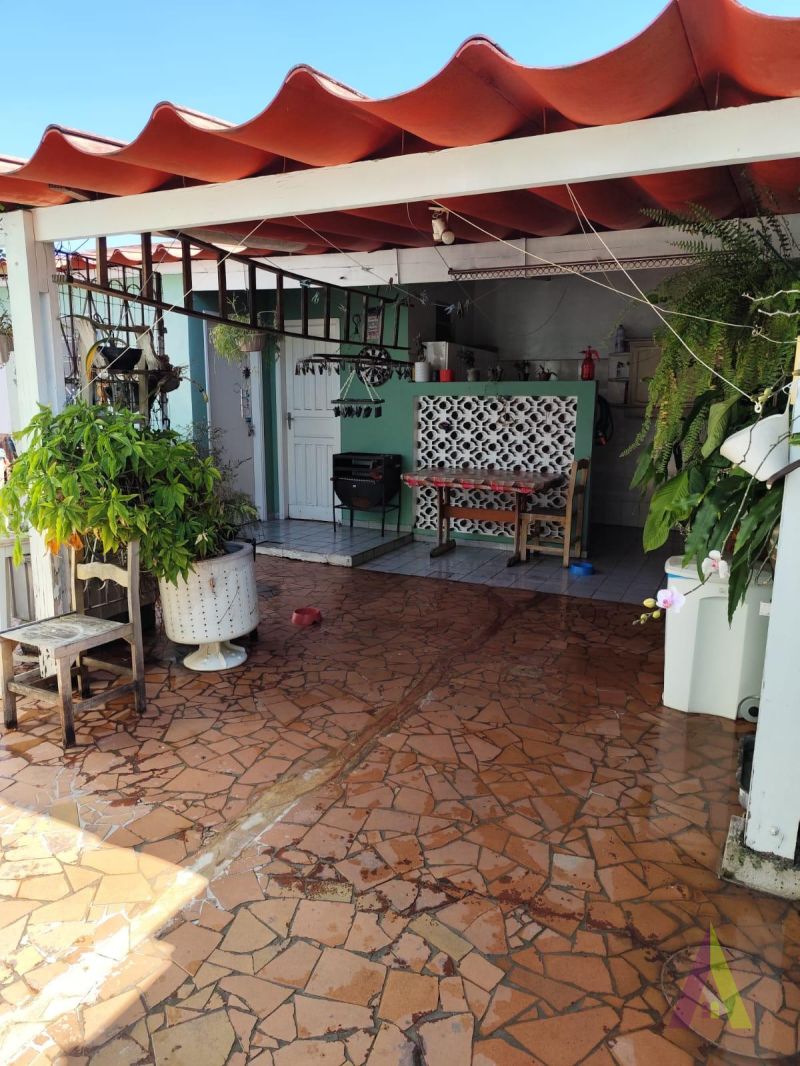 Casa Térrea Próximo ao Centro de São Roque! 