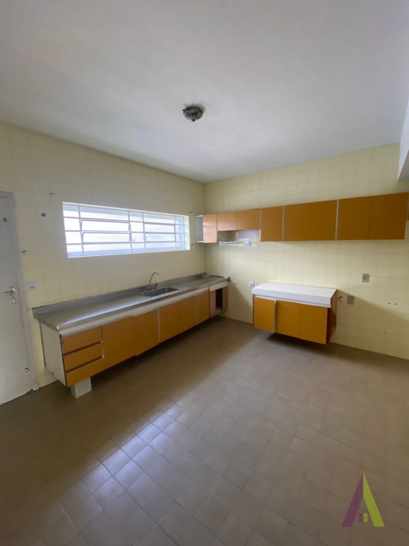 Sobrado Próximo ao Centro de São Roque! 
