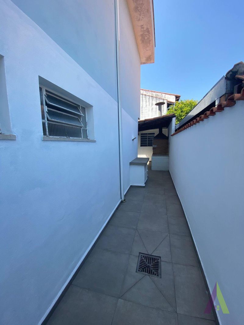 Sobrado Próximo ao Centro de São Roque! 