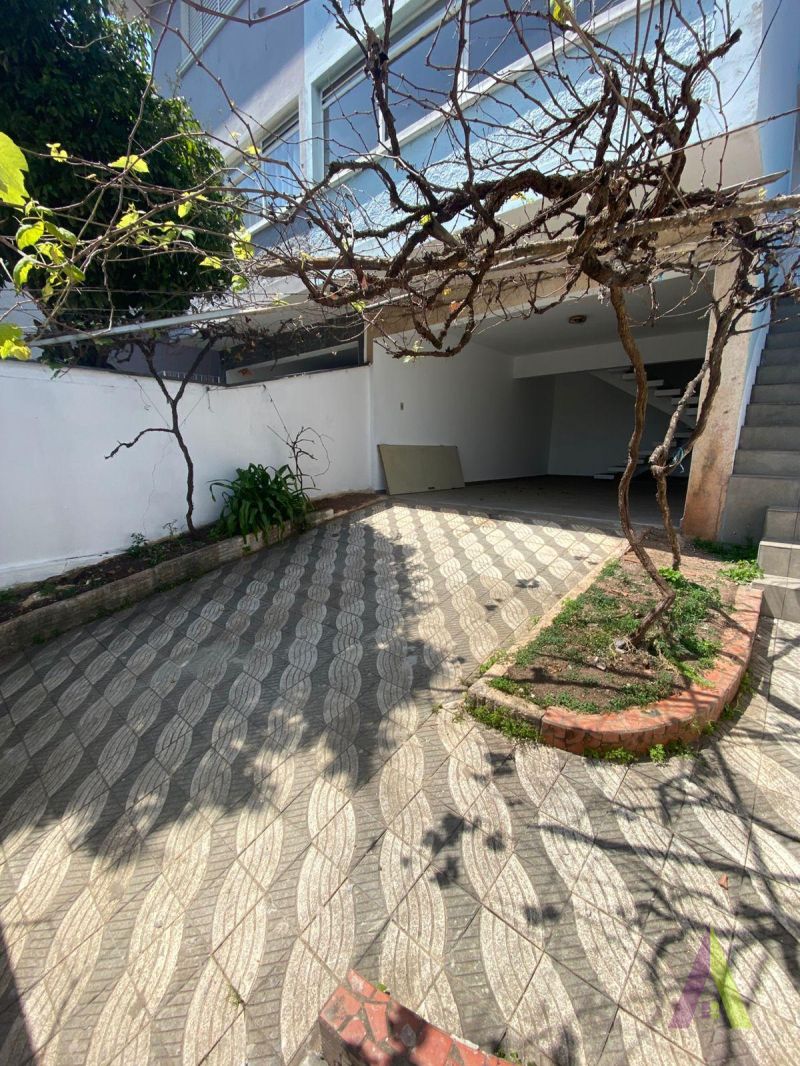 Sobrado Próximo ao Centro de São Roque! 